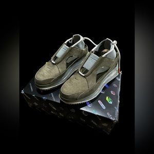 Nike Air Max FF 720 / Women’s / Medium Olive / Light Bone / 7.5 / +Storage Bag